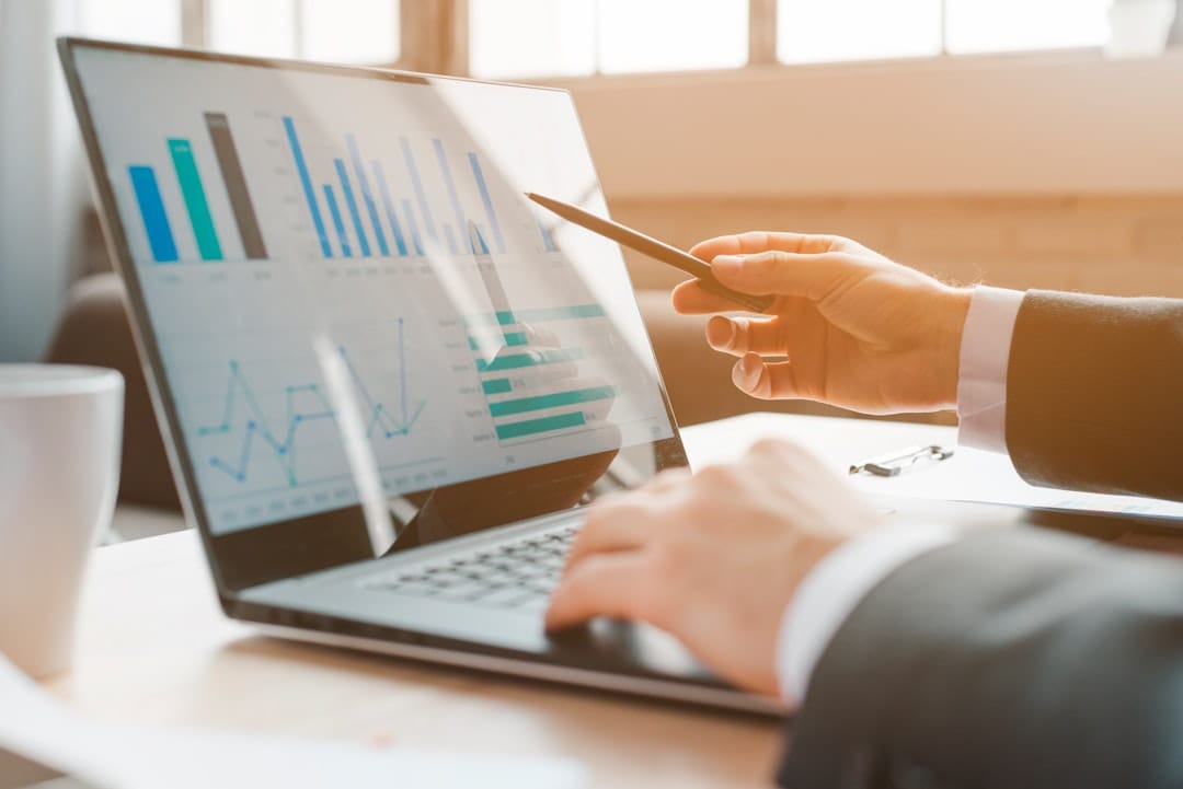 Annual vs monthly SaaS pricing comparison and discount analysis