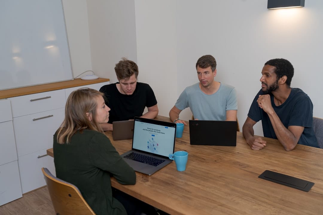 SaaS Leadership: Roles, Skills, Team Structure & Scaling Playbook for 2026 SaaS leadership team discussing strategy in a software company